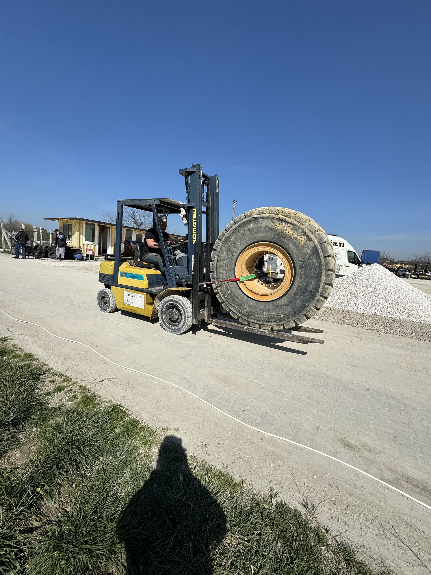 munkagép gumiszerelés győr